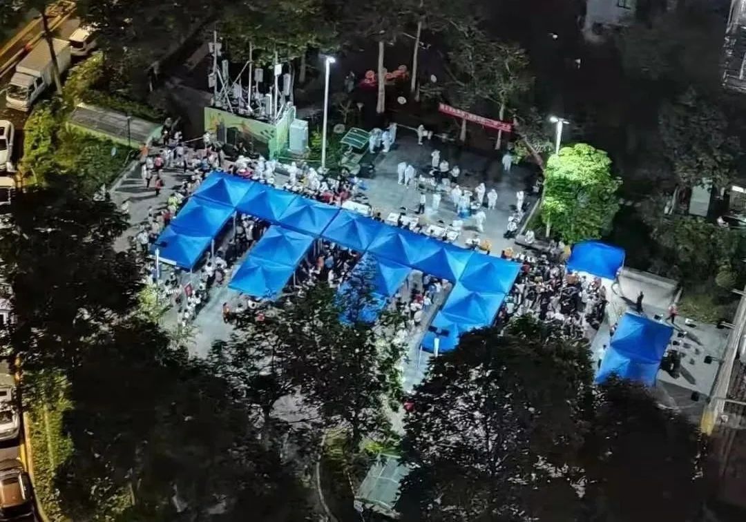 △ 盐田一小区内设置的临时检测点
