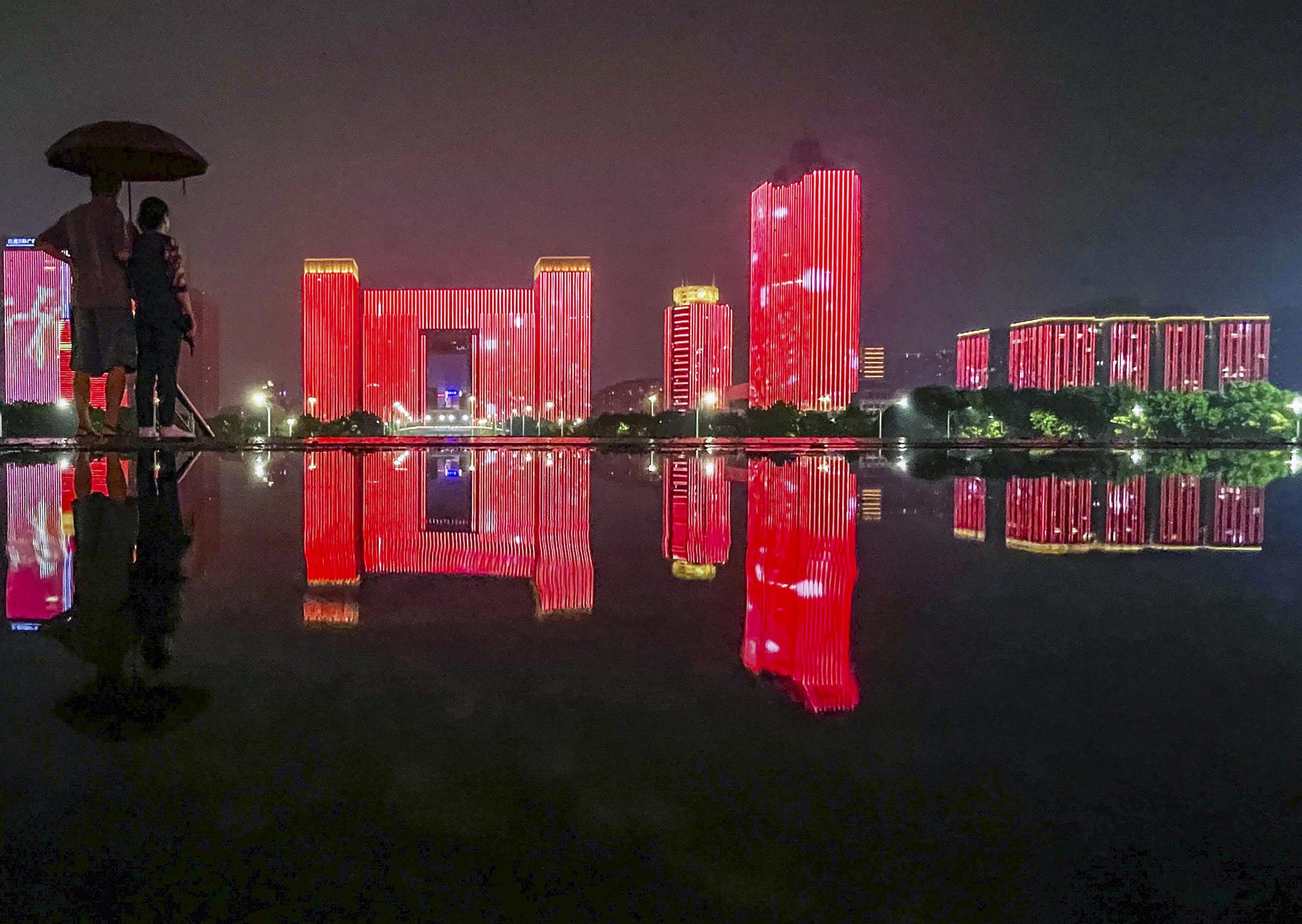 红色灯光秀 点亮金陵城|南京市_新浪新闻