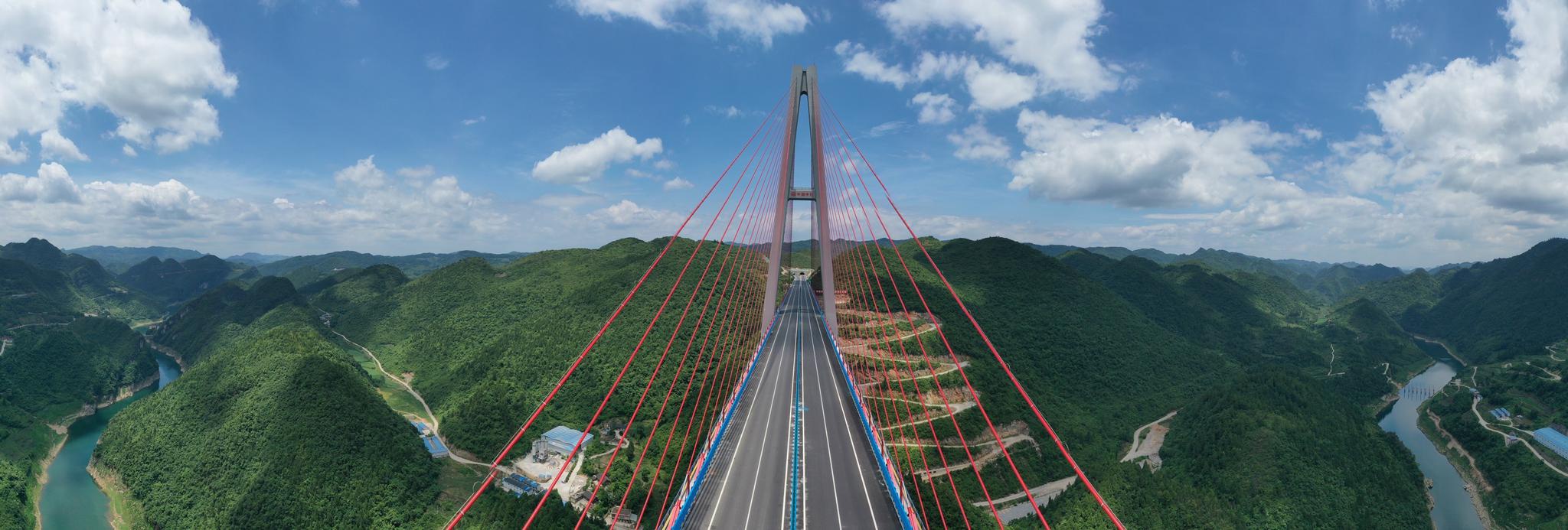 遵余高速湘江大桥图片