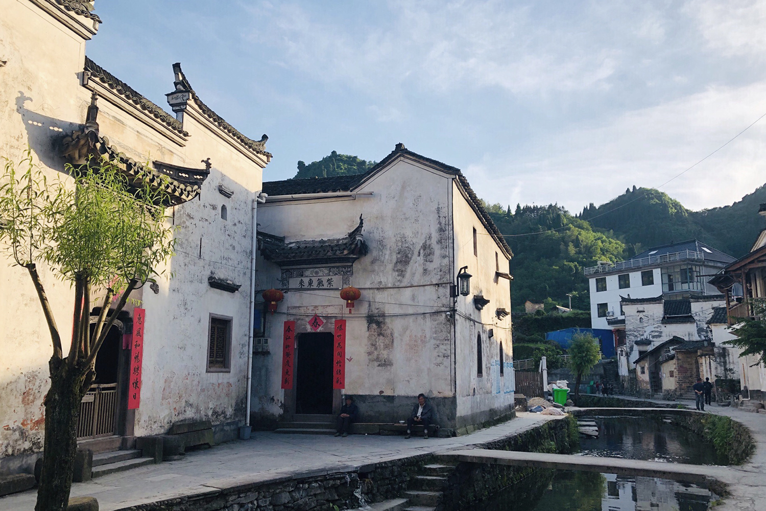 浙江淳安有一座风景优美的古村不收门票游人不多宛若世外桃源