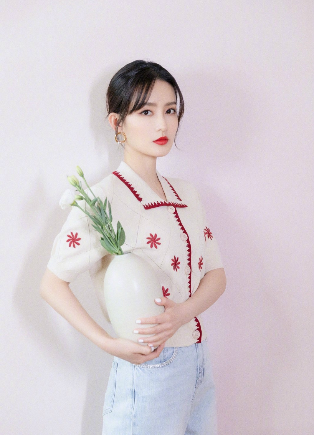 李沁古装最美一身蓝色格纹裙配温柔短发美若天仙