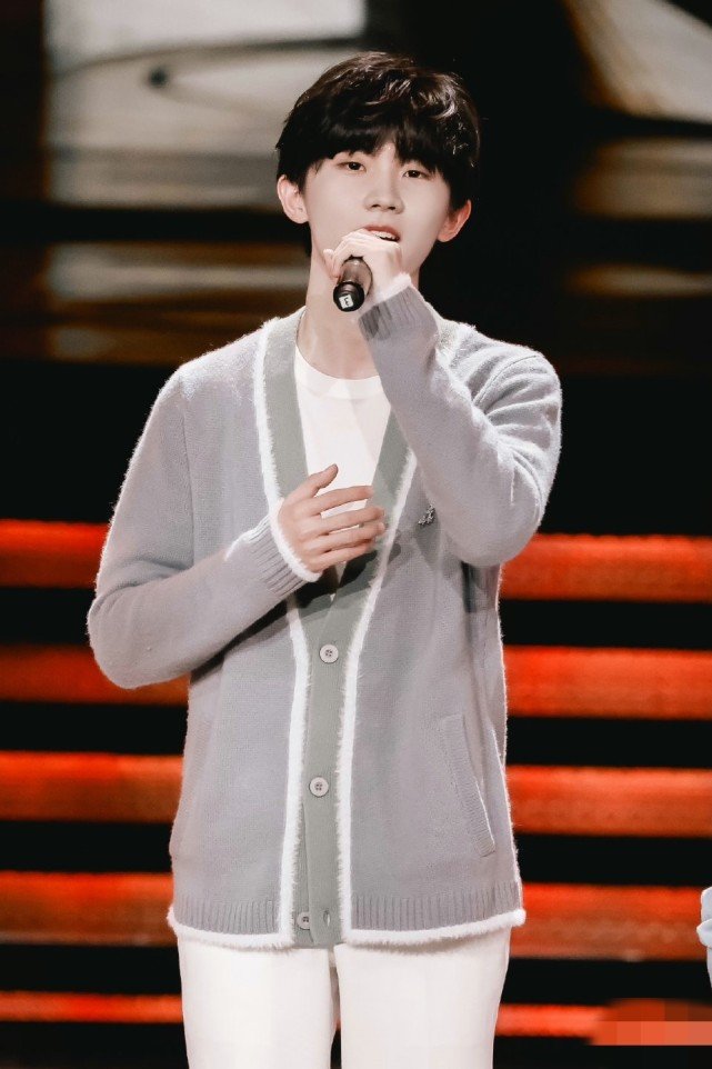 马嘉祺心态还没调整好?高考失利后电视首次亮相,表现太低调