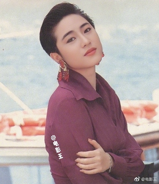 1990年,1989年港姐三甲陈法蓉,朱洁仪,梁佩瑚宣传应届港姐