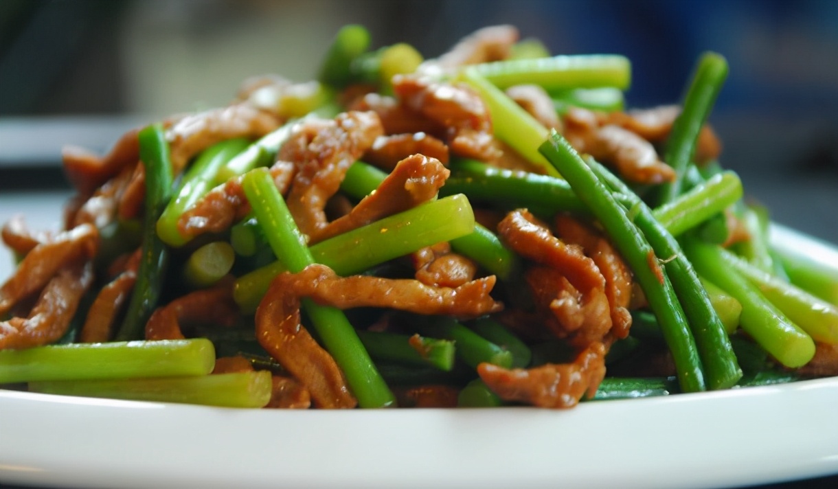 做蒜苔炒肉丝记住2个技巧肉丝香软不柴不腥蒜苔脆嫩入味