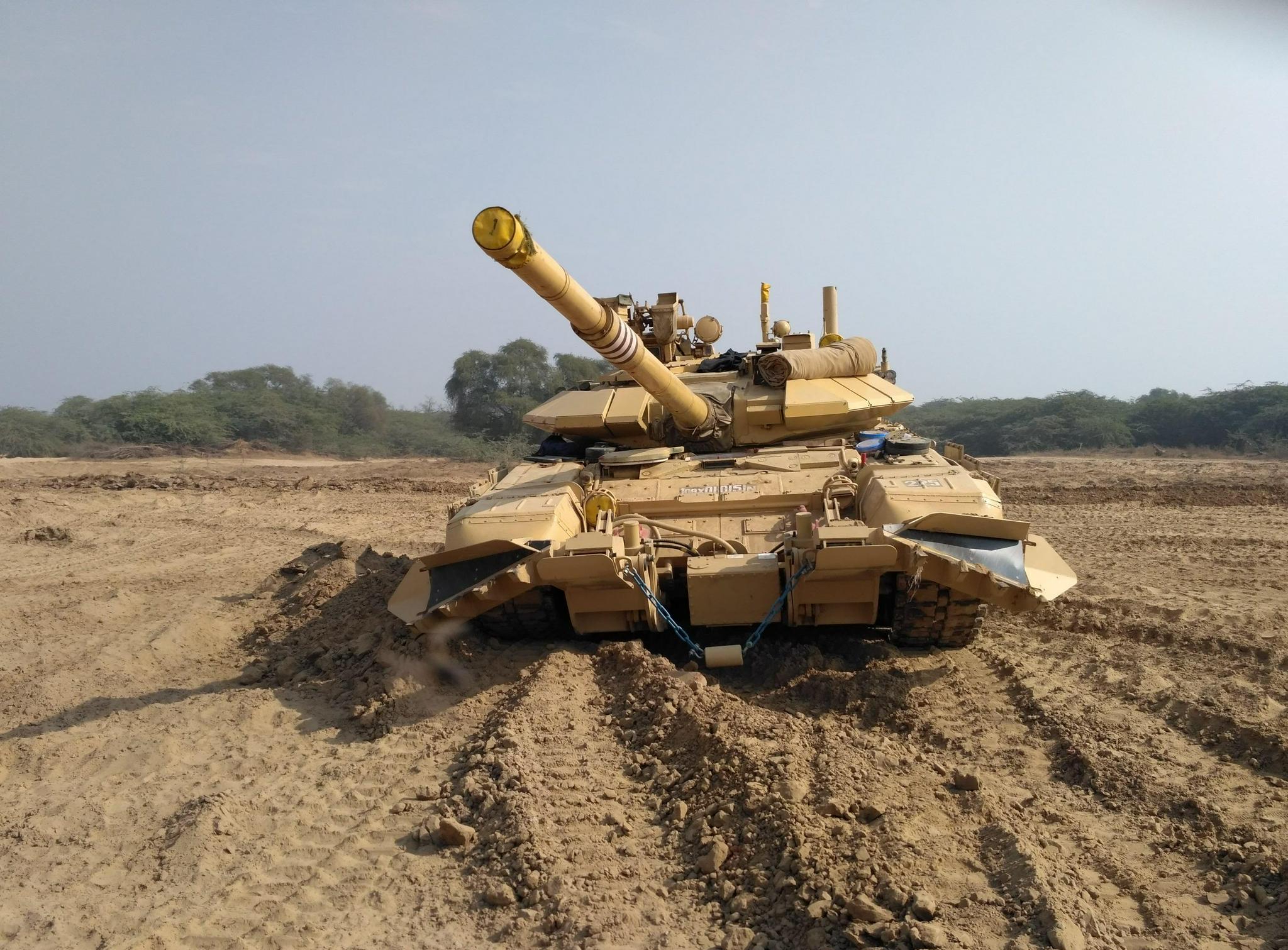 我们都知道去年在拉达克地区对峙期间,印度军队在该地区部署了庞大的