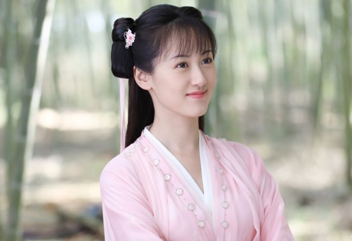 袁冰妍戴上翡翠珠宝真太惊艳了温婉端庄有气质欢瑞太有眼光了