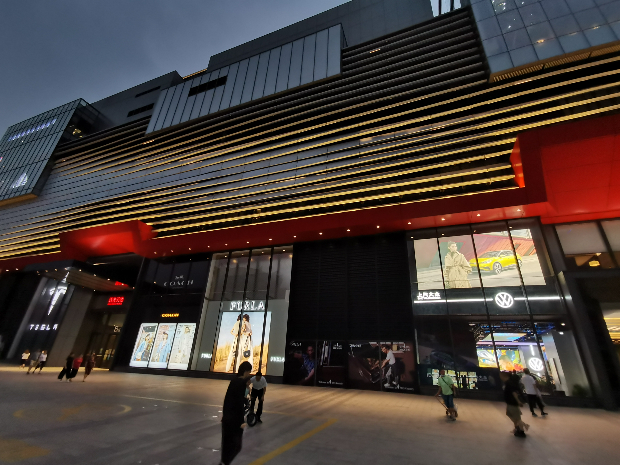 大众加入商超战场,重庆博众id.store新光天地店正式开业