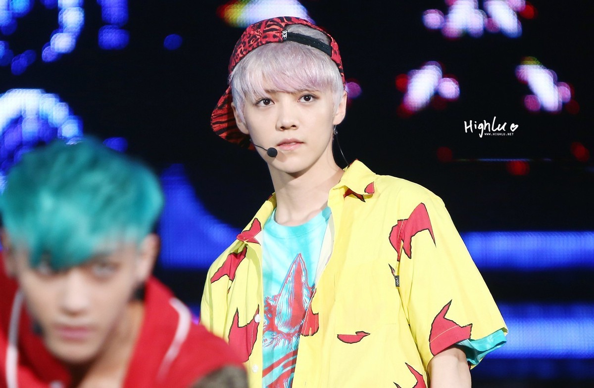 鹿晗紫发造型曝光,真的是撕漫少年,脚上球鞋引人注意|鹿晗|造型|组合