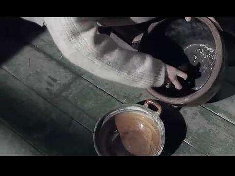 家里已经揭不开锅了,叶问为了不让妻儿挨饿,竟用怀表换了一袋米