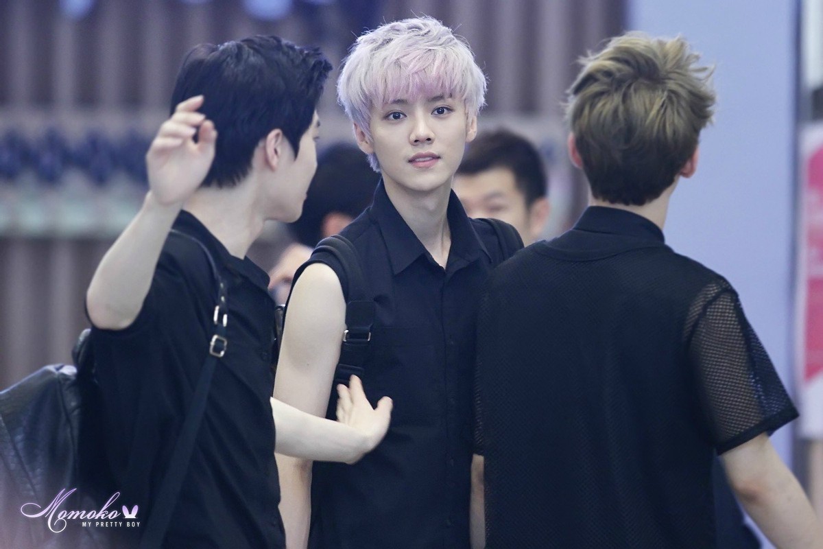 鹿晗紫发造型曝光,真的是撕漫少年,脚上球鞋引人注意|鹿晗|造型|组合