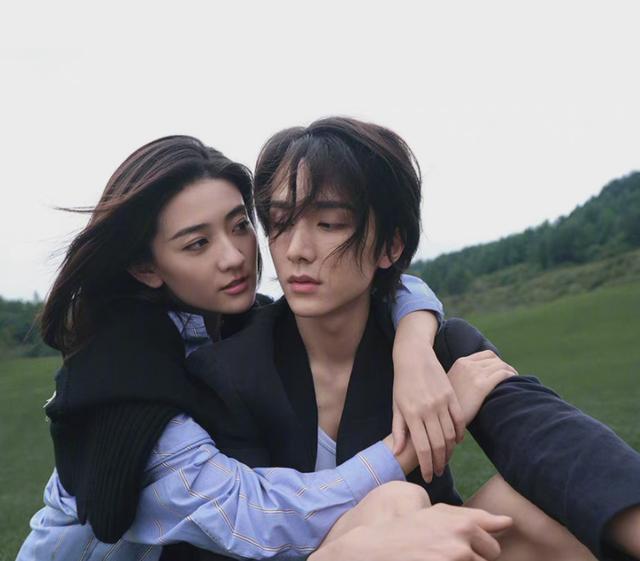 但却又让人觉得甜而不腻,反倒是让人怎么嗑就怎么喜欢,这cp感也太绝了