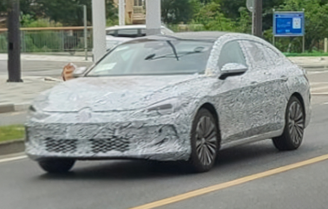 全新大众凌渡谍照曝光造型设计年轻动感有望年内正式上市