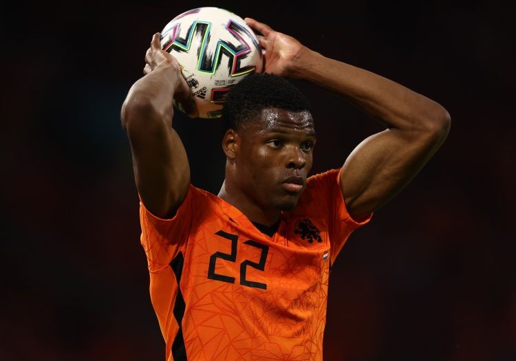 德波尔:不担心邓弗里斯因转会传闻而分心,确信他自己能处理好