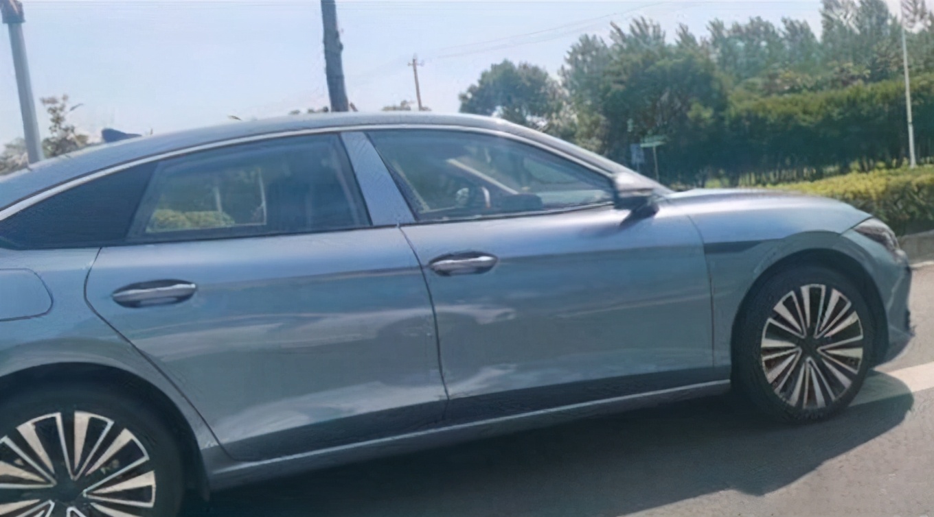 全新大众凌渡谍照曝光造型设计年轻动感有望年内正式上市