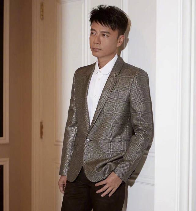 代替周杰伦!香港歌手李克勤加盟《中国好声音》传酬劳高达八位数