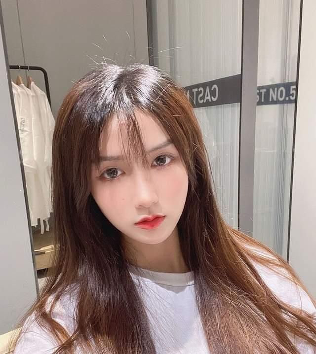 fly当众怼女友兰兰,并喊话服务员倒水