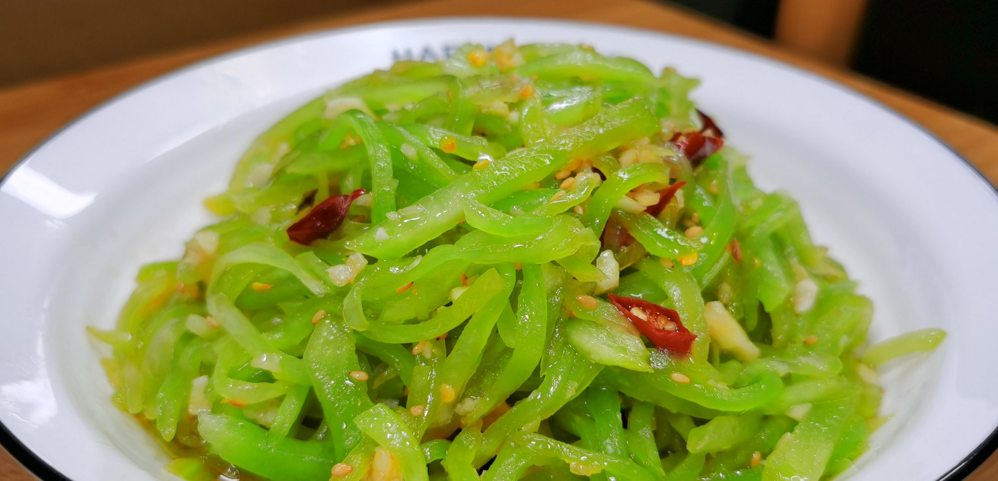 凉拌莴笋丝,焯水还是不焯水?学会这小方法,清脆爽口又开胃