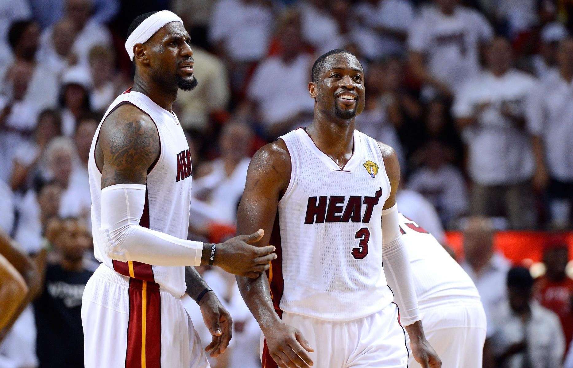 詹姆斯,韦德不止有"詹韦连线",黑色三分钟也是名场面啊