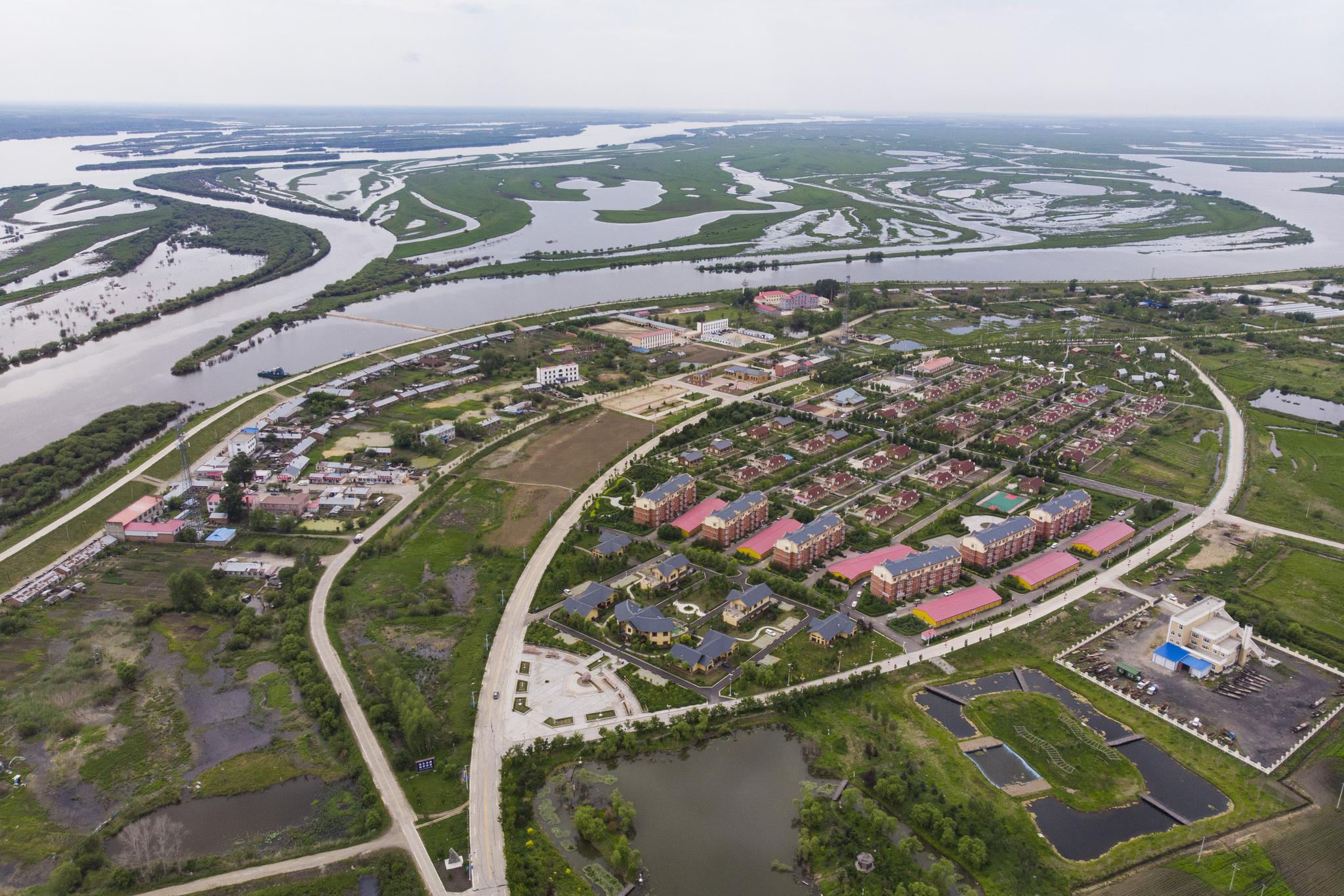 这是6月19日拍摄的黑龙江省佳木斯市郊区敖其镇赫哲村的房屋(无人机