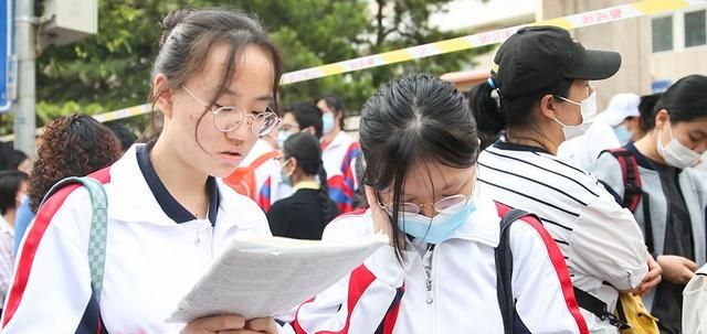 高考“考神”出炉,理综仅扣7分,查分数后直言语文是超常发挥休闲区蓝鸢梦想 - Www.slyday.coM