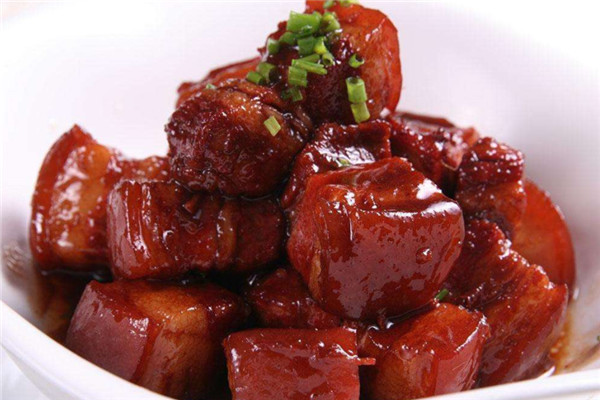 做红烧肉原来根本不用焯水放油看看40年酒店厨师是怎么做的