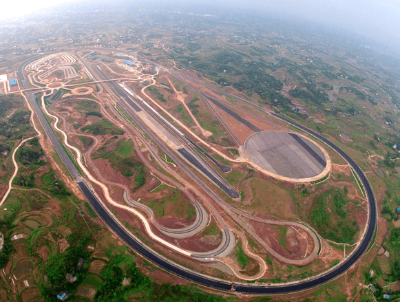 位于重庆市垫江县,从江北机场出发,需要超过两个小时的车程才能到达