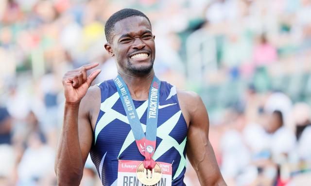 超越了萨姆巴46秒98和沃尔霍姆46秒87,跻身历史第二位,距离凯文杨29年