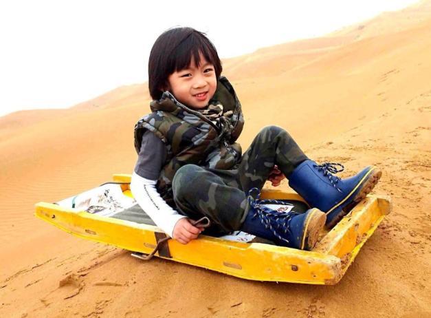 有种"整容"叫kimi长大了,照片流出后,网友:难怪林志颖不晒