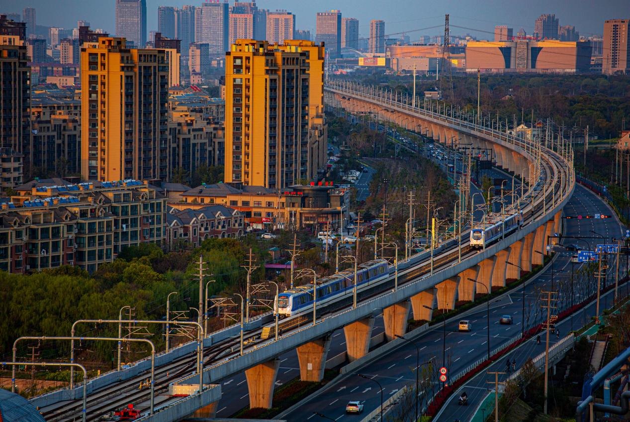 向建党100周年献礼 杭州都市圈轨道交通杭海城际铁路建成通车