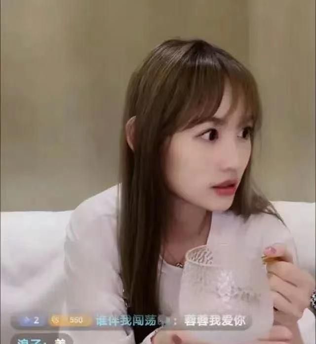 马蓉开直播硬撑21分钟,被骂到下播,网友调侃"曹云金第二"