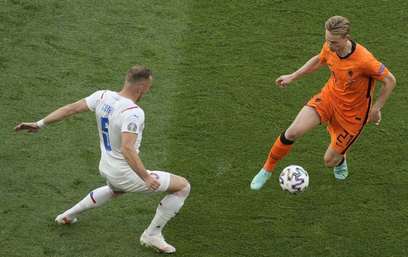 悲催一场02让德利赫特创造欧洲杯耻辱纪录荷兰罕见全场0射正