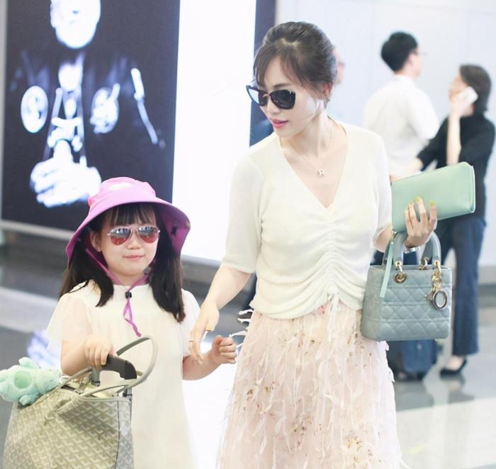 开播21分钟就落荒而逃,马蓉躺在地上摆拍的勇气哪去了?