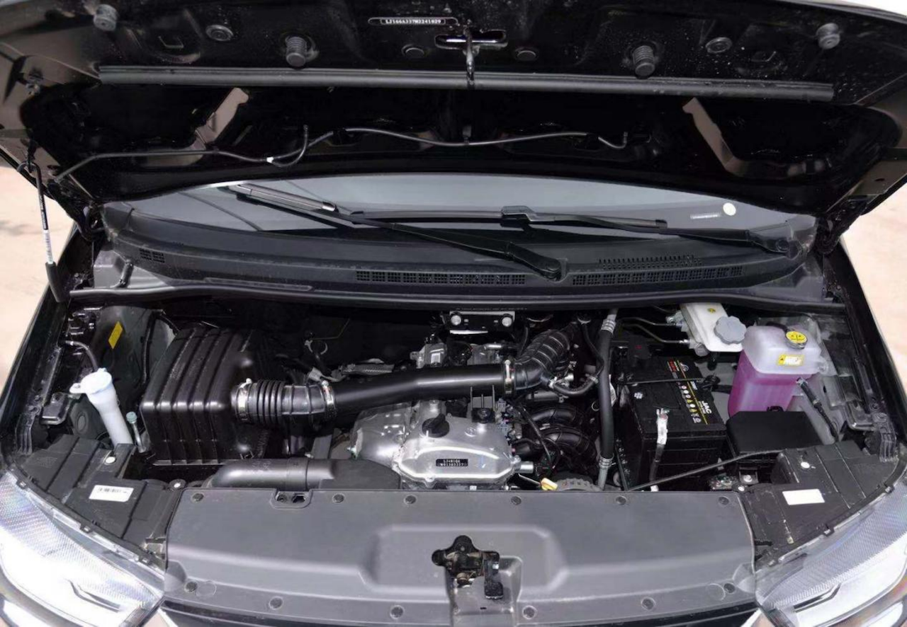 0l自然吸气汽油发动机,虽然两者峰值扭矩同为200n·m,不过瑞风m4的最