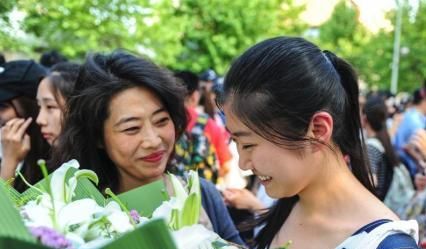 高考“考神”出炉,理综仅扣7分,查分数后直言语文是超常发挥休闲区蓝鸢梦想 - Www.slyday.coM