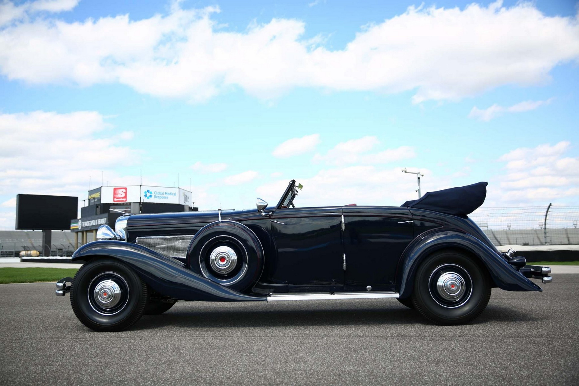 1万美元成交,1935年的杜森博格敞篷车成功拍卖-新浪汽车