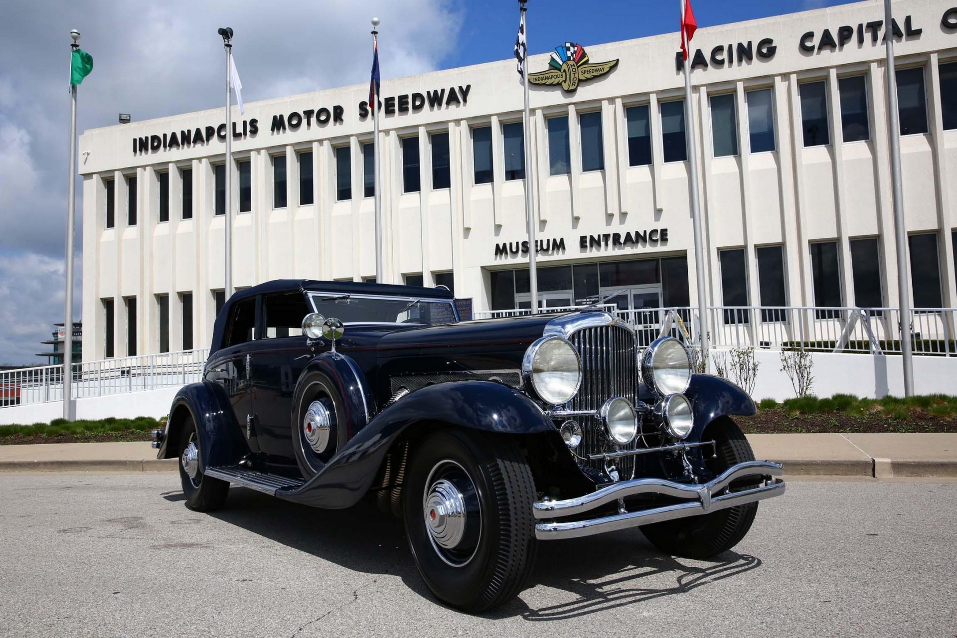 1万美元成交,1935年的杜森博格敞篷车成功拍卖-新浪汽车