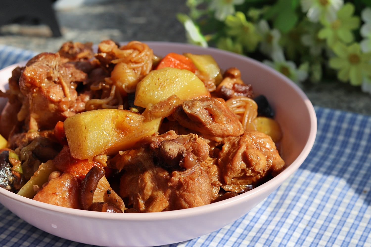 下饭神器土豆炖鸡块鲜香入味还下饭是小时候的味道棒棒哒