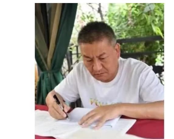 最牛高考钉子户,54岁第25次参加高考,计划明年继续考休闲区蓝鸢梦想 - Www.slyday.coM 最牛高考钉子户,54岁第25次参加高考,计划明年继续考休闲区蓝鸢梦想 - Www.slyday.coM