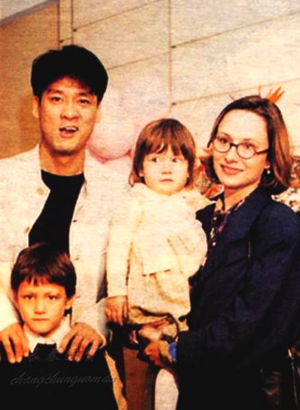 美貌不再也挡不住周华健爱美国妻子35年90后儿子却看着比爹大