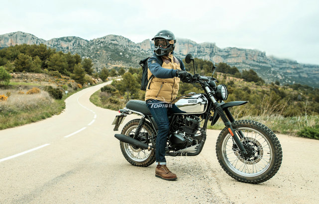 布雷斯通最近在欧洲发布了,入门级的scrambler(攀爬者)复古车型,售价