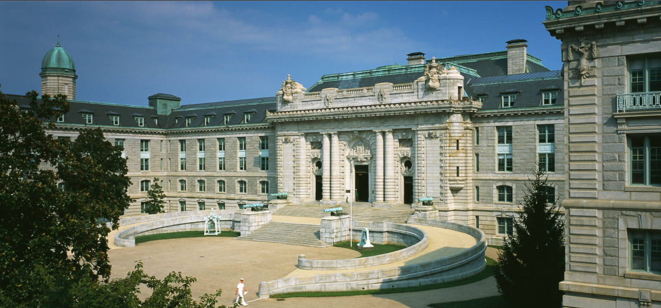 美国海军学院的学员餐厅,以五星上将命名,4400人可同时就餐