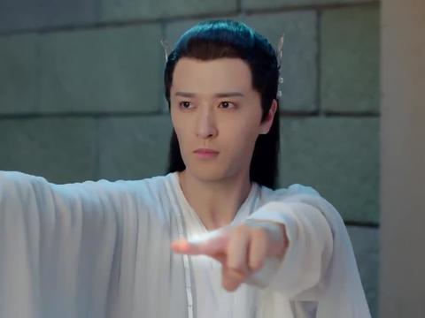 琉璃小六子中了紫狐的魅术抓着司凤的手叫玲珑这段逗死了