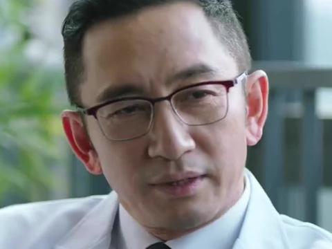 我在香港遇见他吴启华只用眼睛就能演戏眼镜一戴谁也不爱