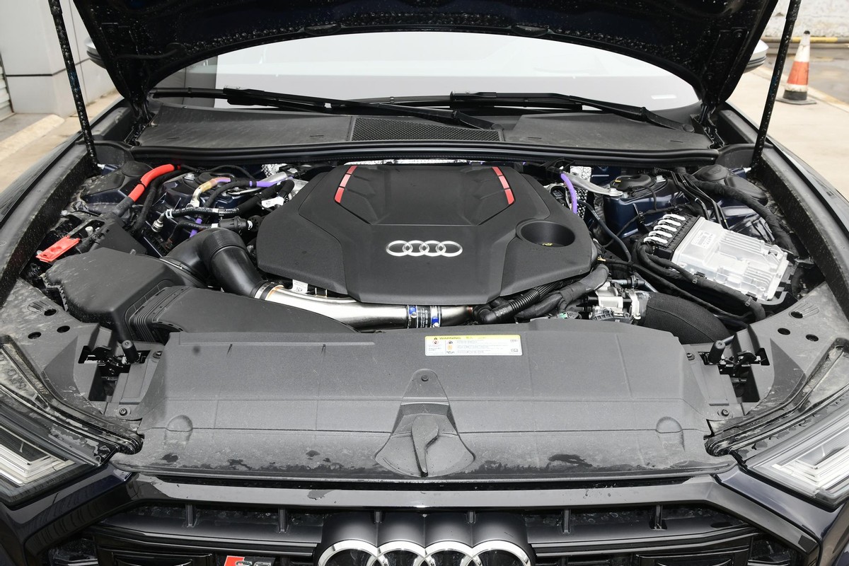 奥迪s6搭载着一台2.9t v6双涡轮增压发动机,这台ea839作为ea839 3.