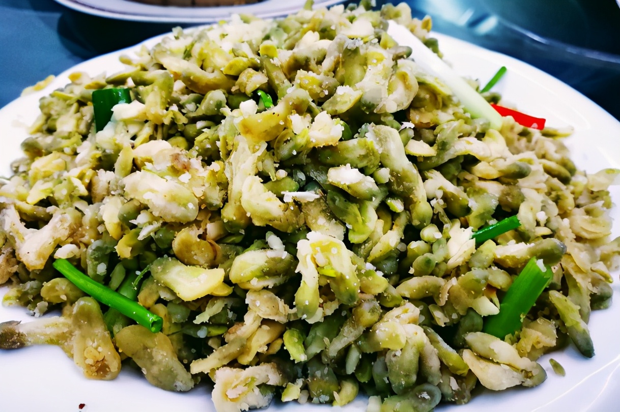 蒸槐花,不要直接裹面粉,学会正确做法,蒸好不成坨!|槐花|蒸好|蒸屉_新