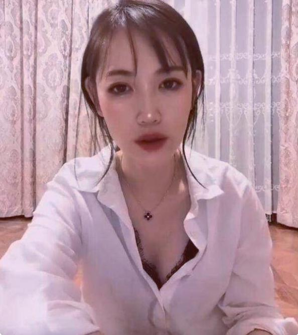 34岁马蓉直播被骂金莲21分钟便狼狈离开她的脸皮还得多练练