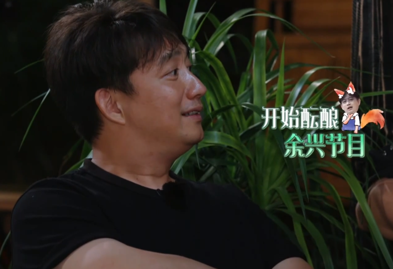 巧合?黄磊在《向往》吐槽,何炅就内涵唱跳需天赋,黄磊老婆躺枪