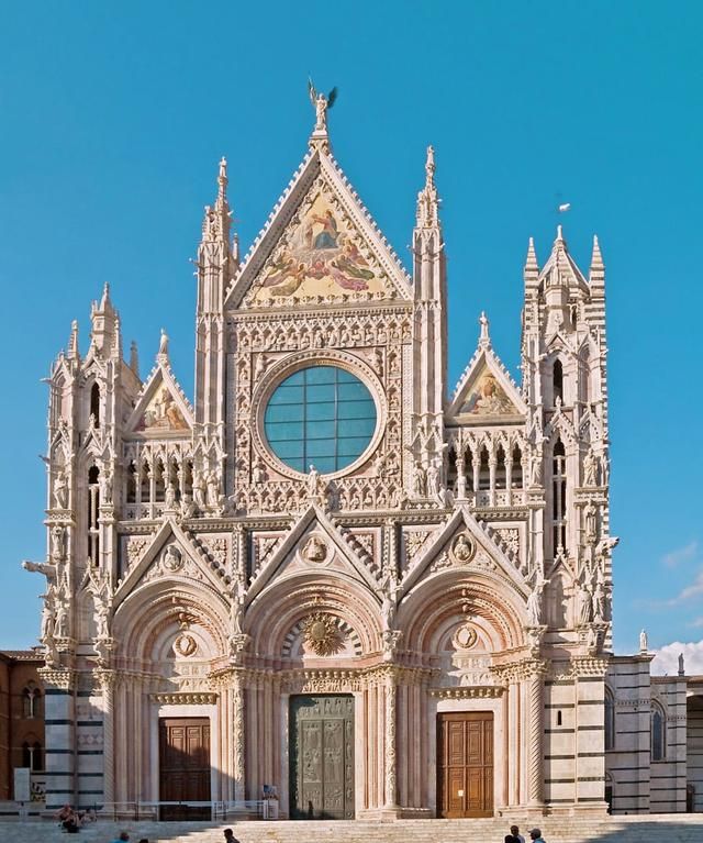 意大利锡耶纳大教堂,集欧洲所有艺术为一体,大多数游客首选之地