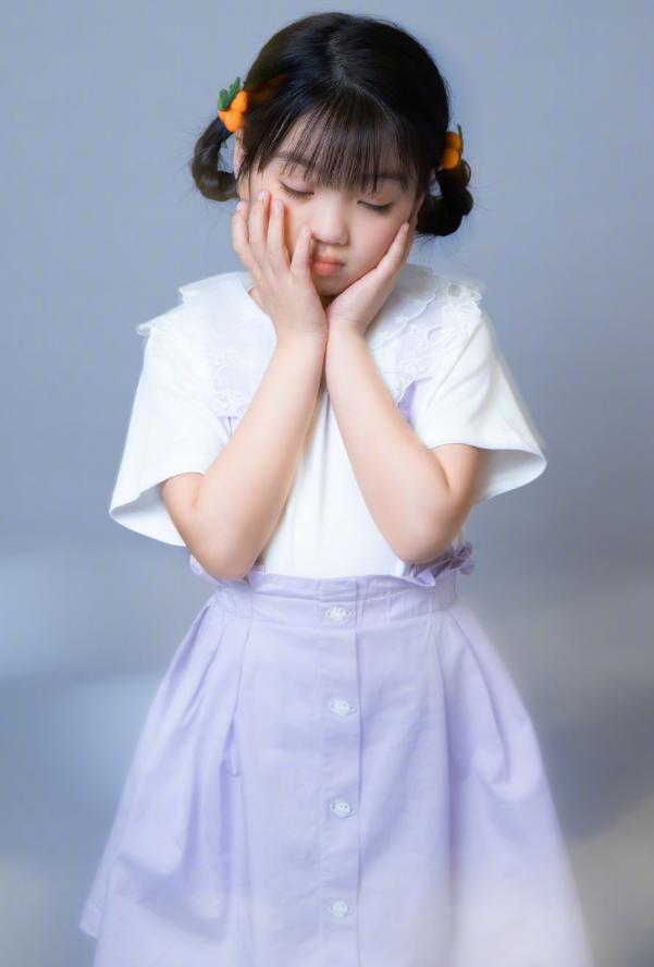 9岁阿拉蕾带妹出道成为陪衬黯然失色一脸成熟惹人心疼