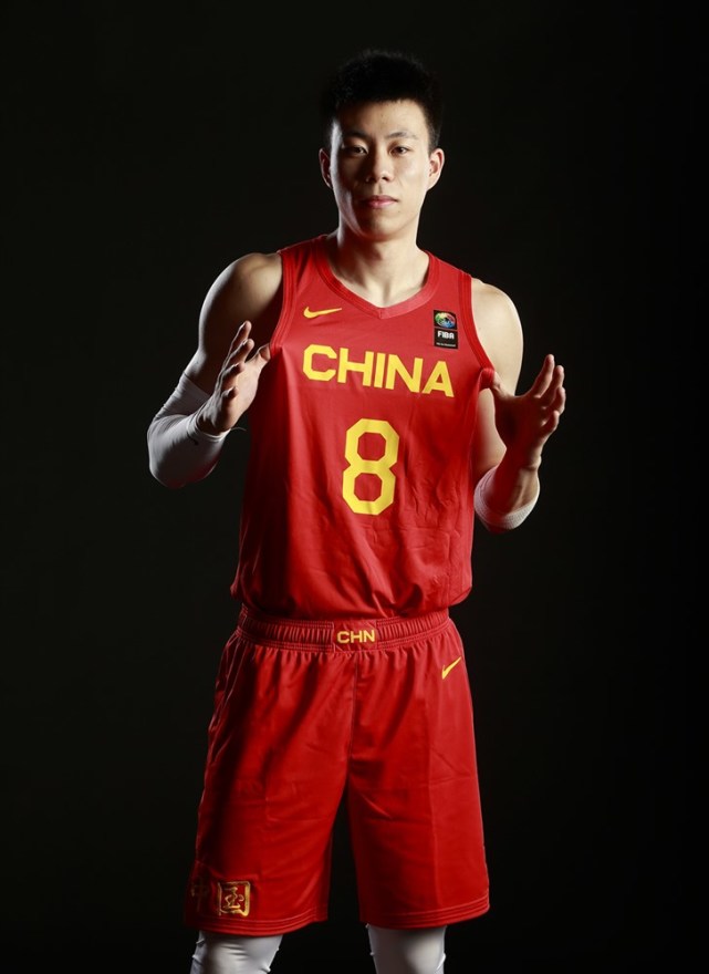 男篮定妆照出炉吴前临阵换战袍新三巨头呼之欲出